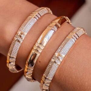 Mix de Braceletes Lisos e Cravejados